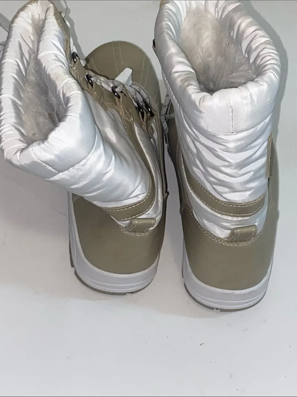 Norti 8 3M  Trinsulate Tan and White Lace-Up Insulated Winter Boot Size 8